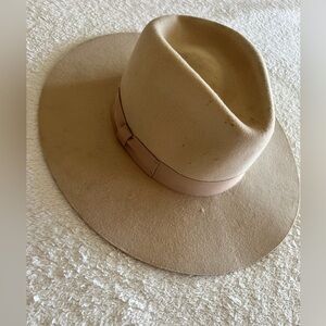 Woman’s Urban Outfitters Classic Wide-Brim Fedora Hat in Tan